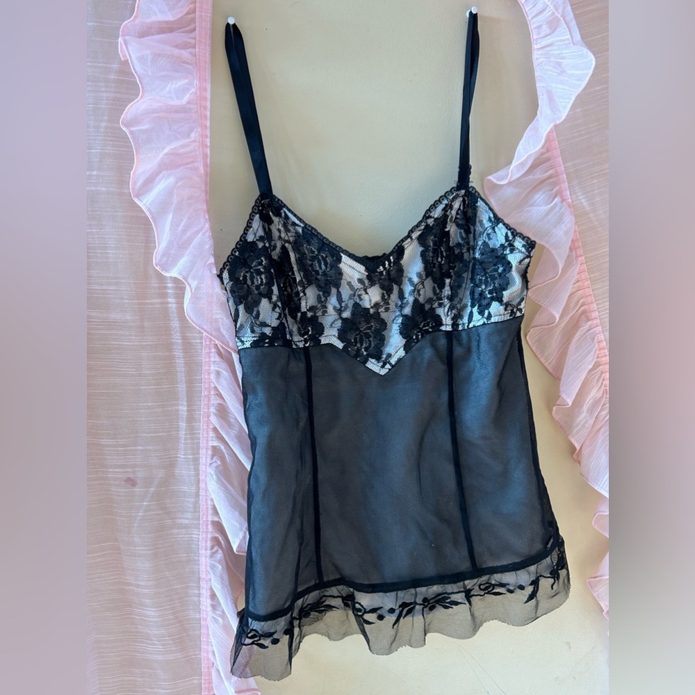 Guess black and cream lacey cami! 💗size small.